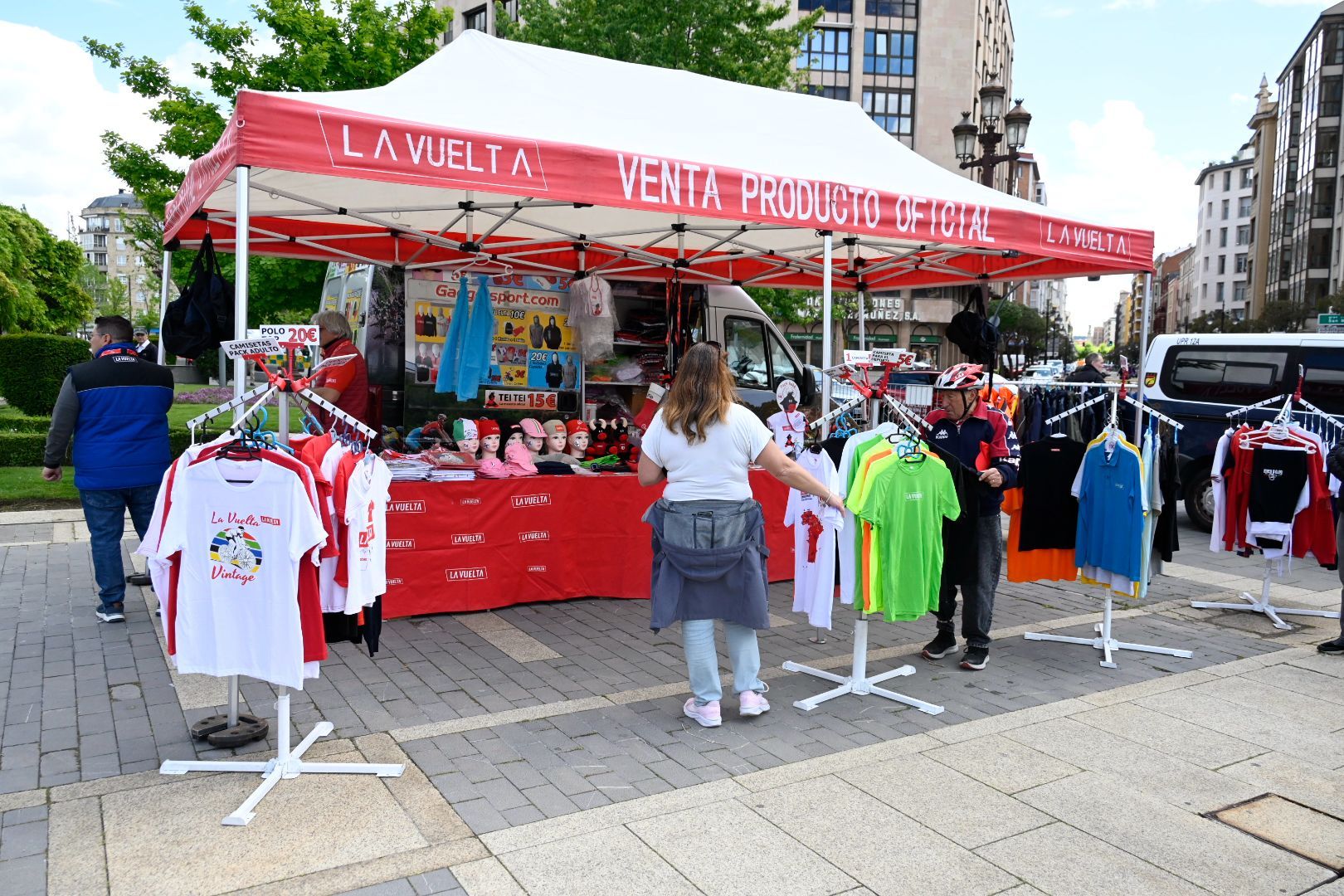 La Vuelta Ciclista Femenina unió León y Astorga en una de las etapas más decisivas. SAÚL ARÉN (5)