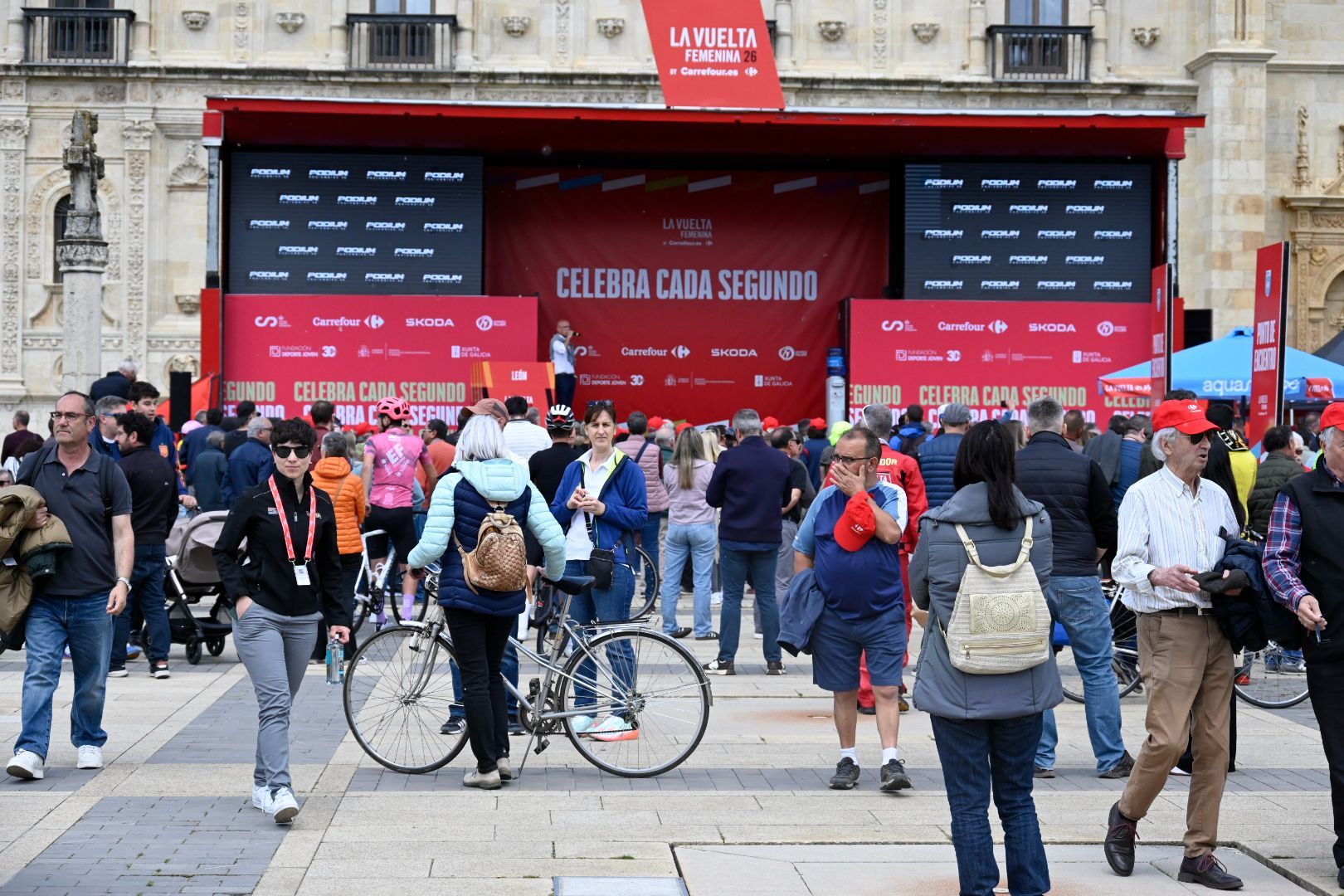 La Vuelta Ciclista Femenina unió León y Astorga en una de las etapas más decisivas. SAÚL ARÉN (7)