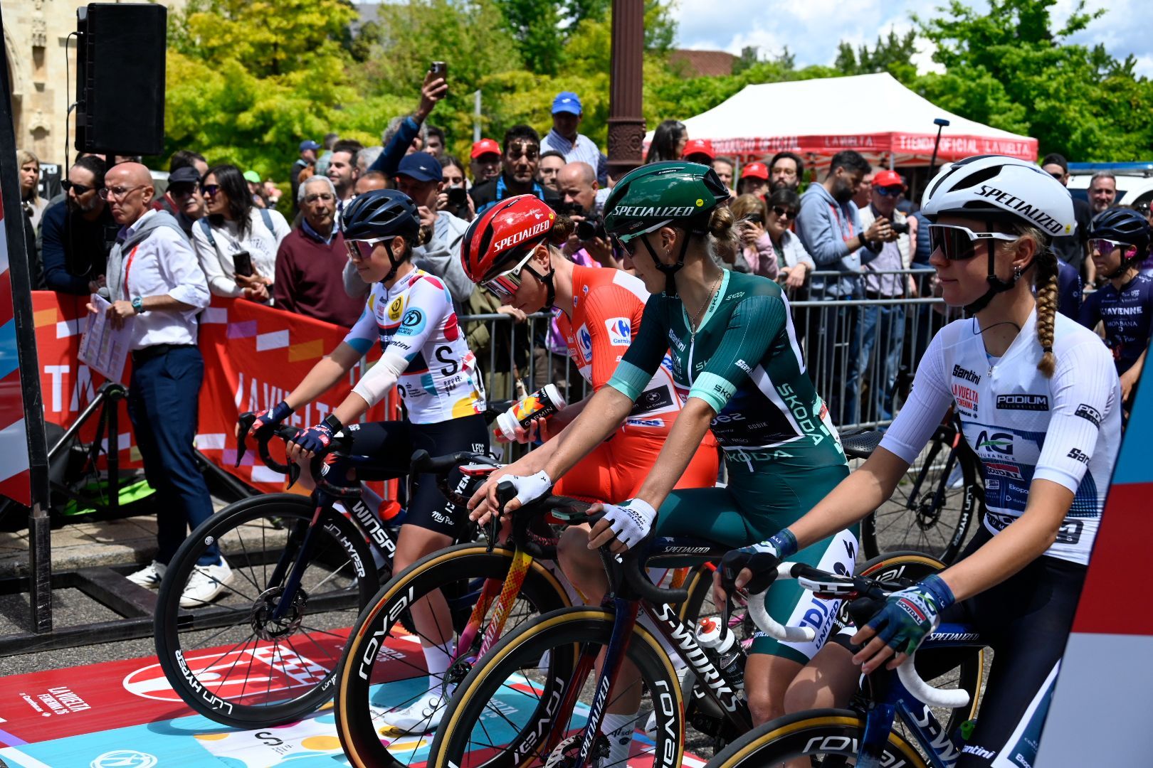 La Vuelta Ciclista Femenina unió León y Astorga en una de las etapas más decisivas. SAÚL ARÉN (11)
