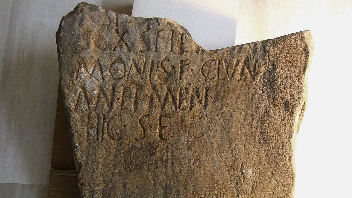 Fragmento de una lápida del Museo.