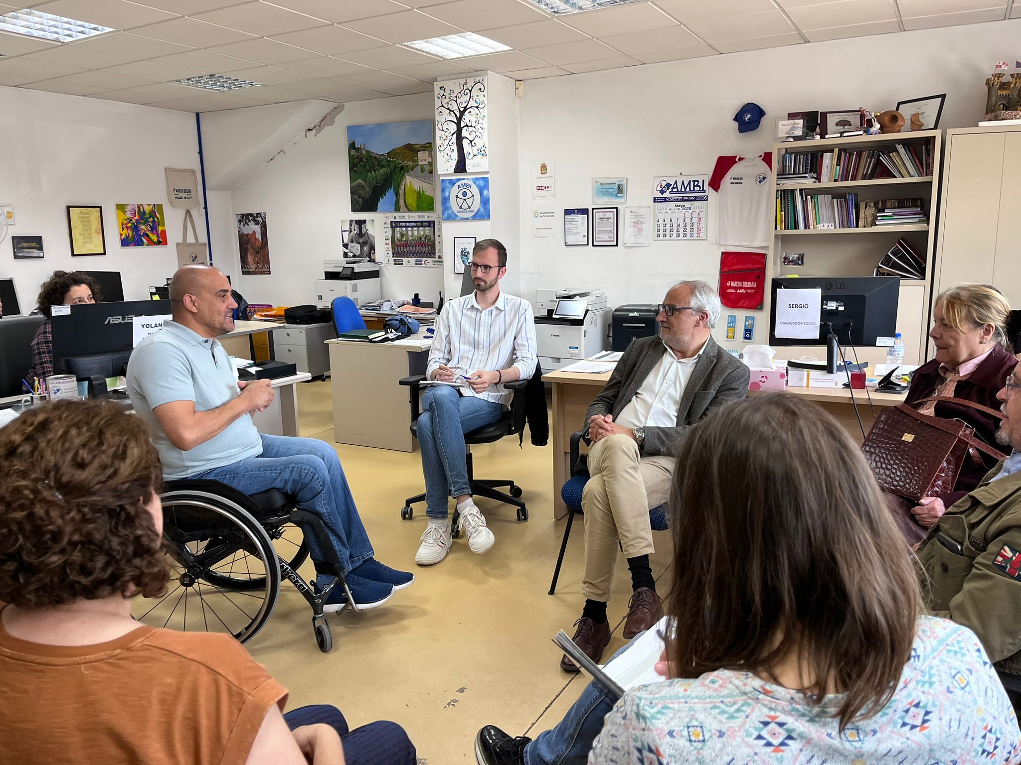 Visita del PSOE al colectivo de Ambi. 