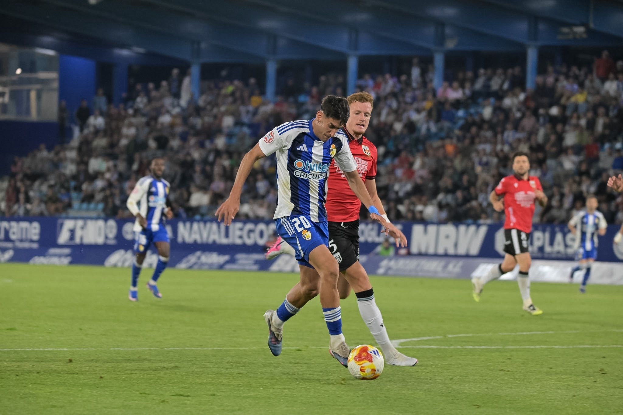 Pau Ferrer definiendo dentro del área para cerrar la goleada ante el Mérida. QUINITO