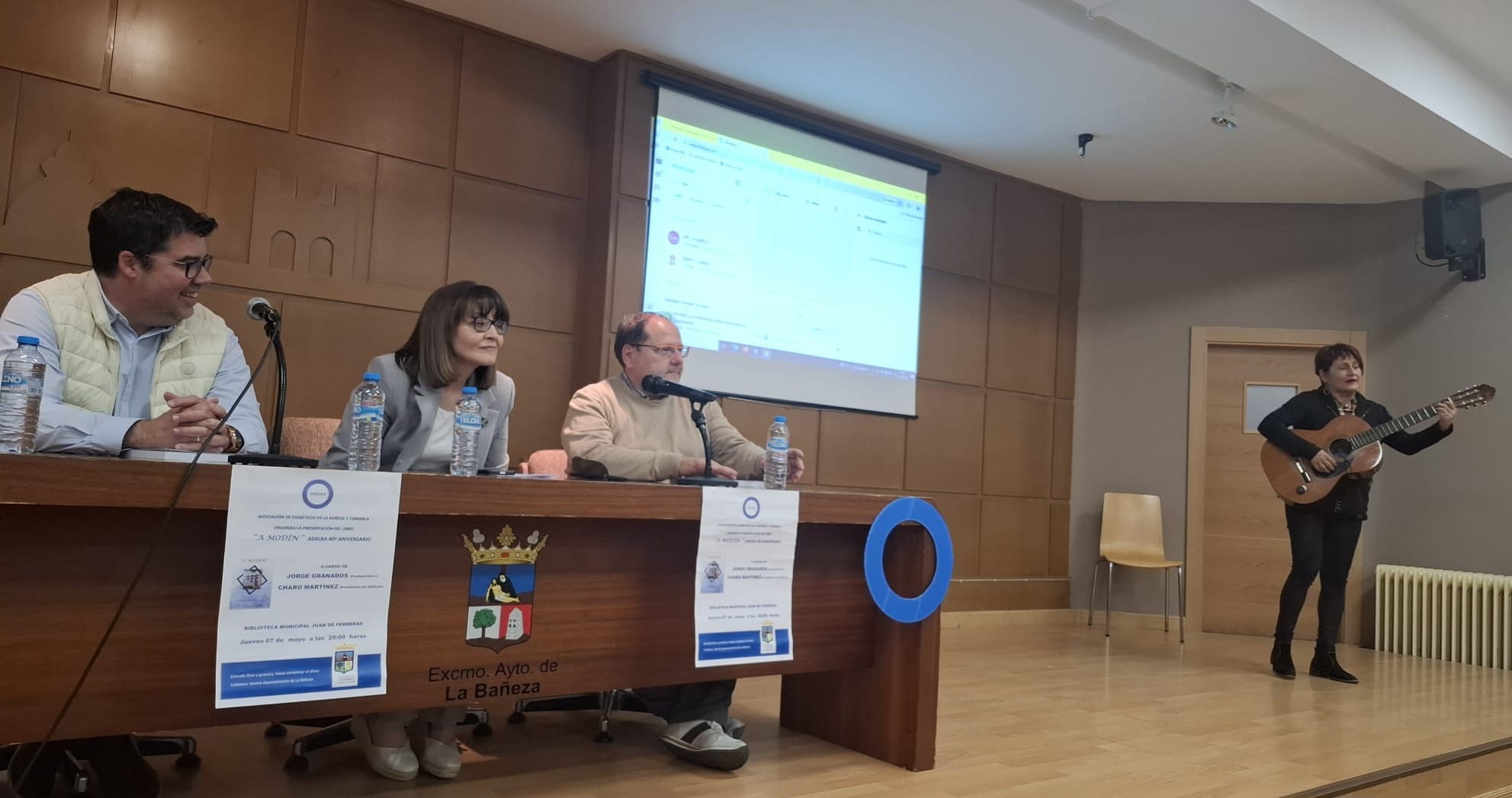 La Asociación de Diabéticos de La Bañeza y Comarca (ADELBA) presentó el libro “A modín”. | L.N.C.