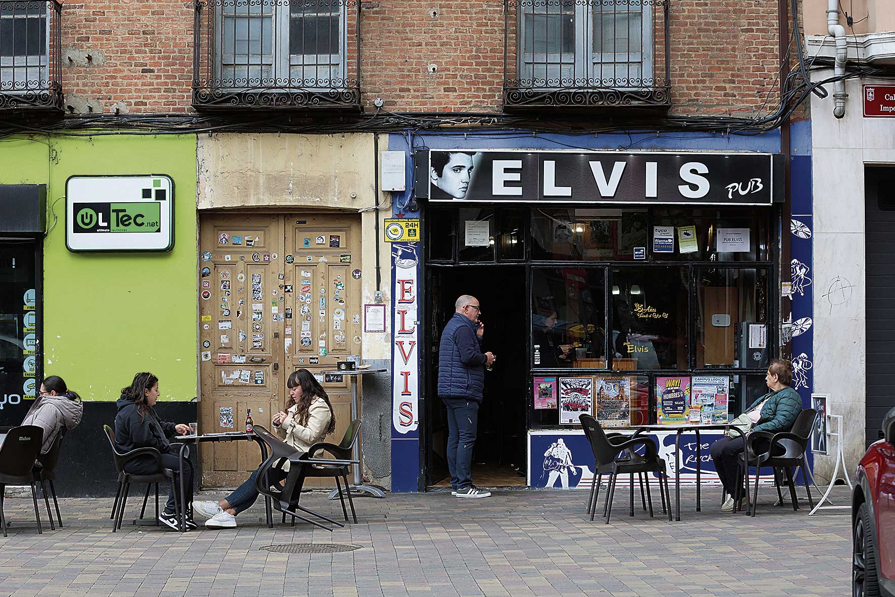Imagen de la fachada del 'Bar Elvis' en La Bañeza. | FERNANDO OTERO Imagen de la fachada del 'Bar Elvis' en La Bañeza. | FERNANDO OTERO