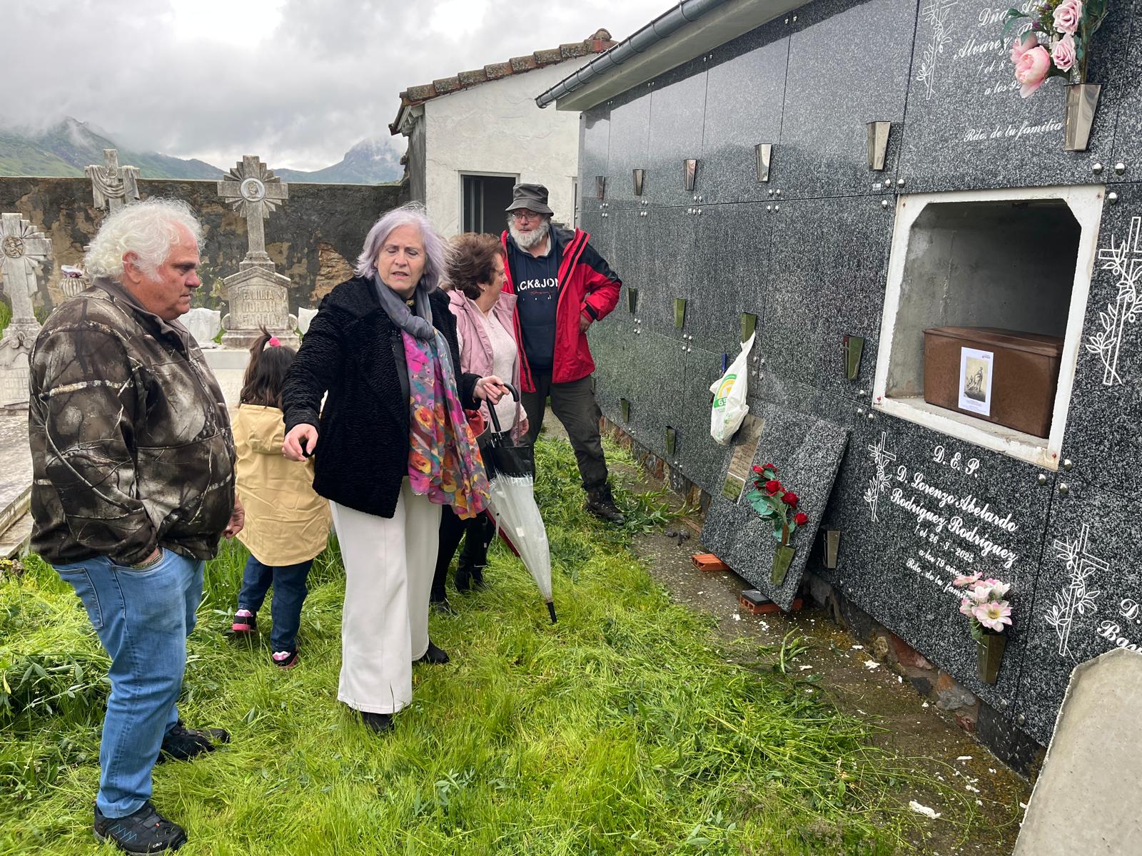 Regresan a Casares de Arbas restos exhumados de dos víctimas de la dictadura. | ICAL