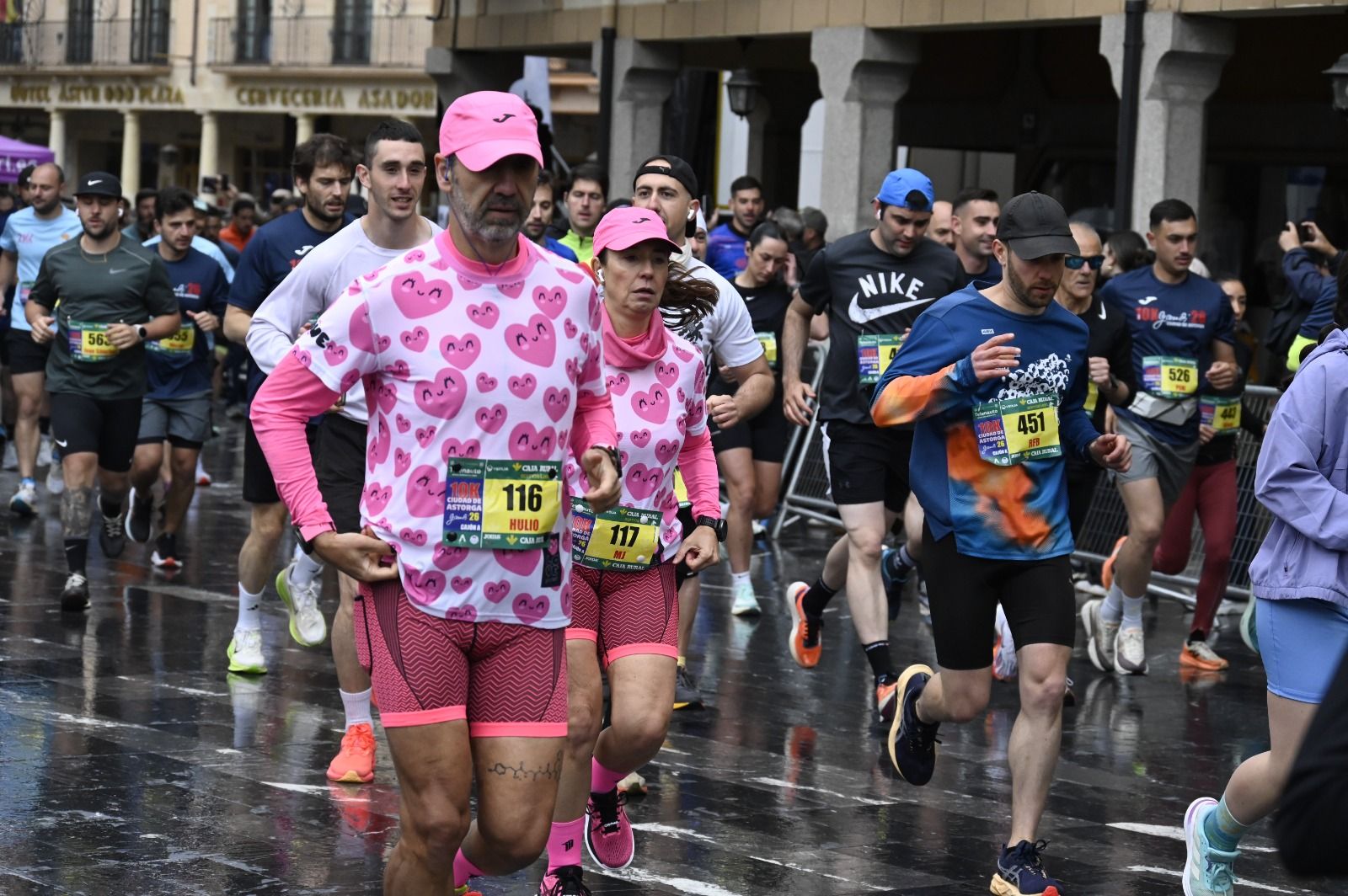 Los 10km de Astorga acogieron a  más de 1.000 corredores que llenaron la capital maragata. SAÚL ARÉN (47)