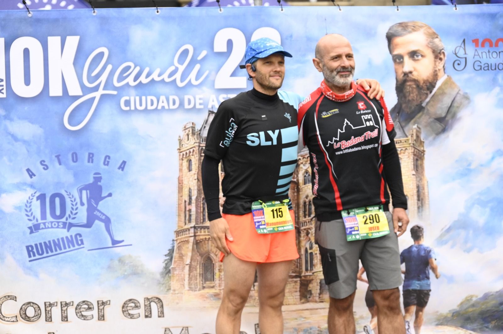 Los 10km de Astorga acogieron a  más de 1.000 corredores que llenaron la capital maragata. SAÚL ARÉN (9)