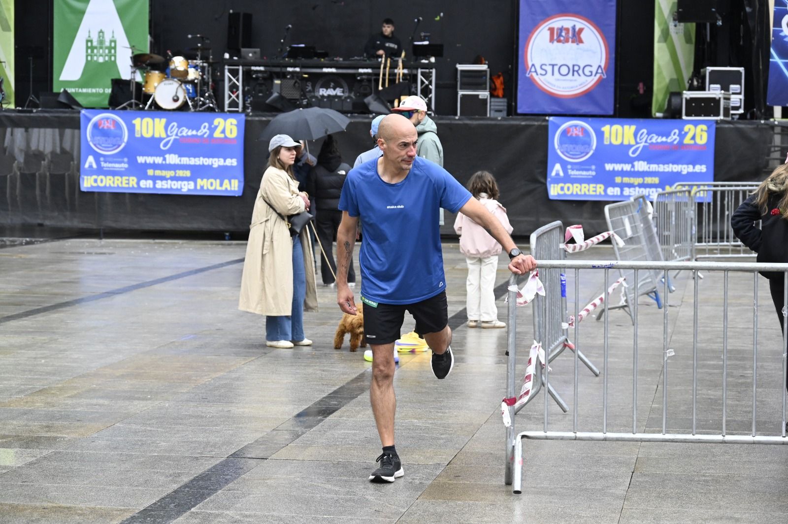 Los 10km de Astorga acogieron a  más de 1.000 corredores que llenaron la capital maragata. SAÚL ARÉN (10)