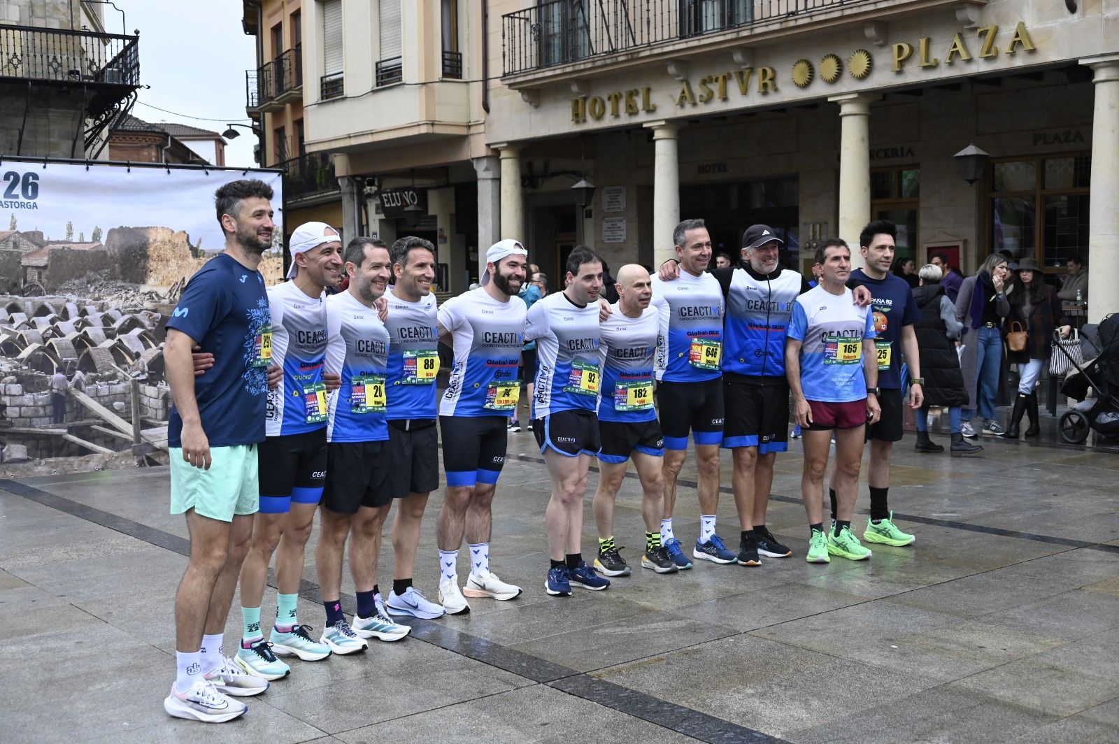 Los 10km de Astorga acogieron a  más de 1.000 corredores que llenaron la capital maragata. SAÚL ARÉN (11)