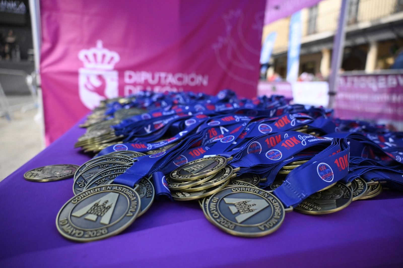 Los 10km de Astorga acogieron a  más de 1.000 corredores que llenaron la capital maragata. SAÚL ARÉN (16)