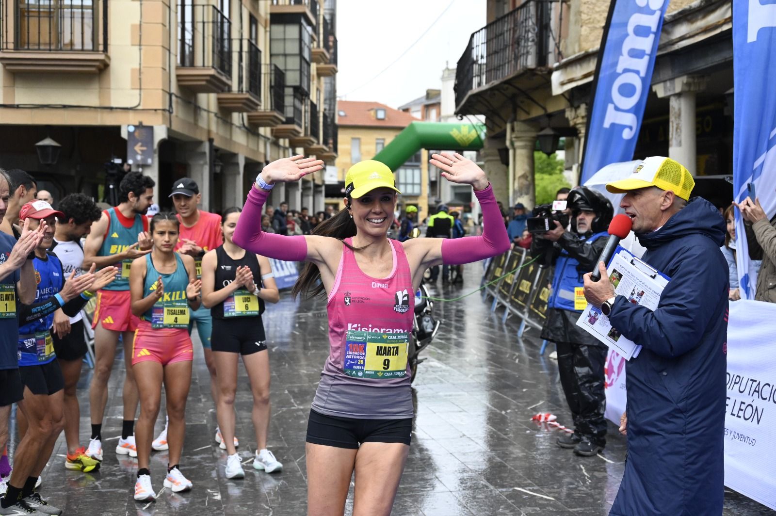 Los 10km de Astorga acogieron a  más de 1.000 corredores que llenaron la capital maragata. SAÚL ARÉN (24)