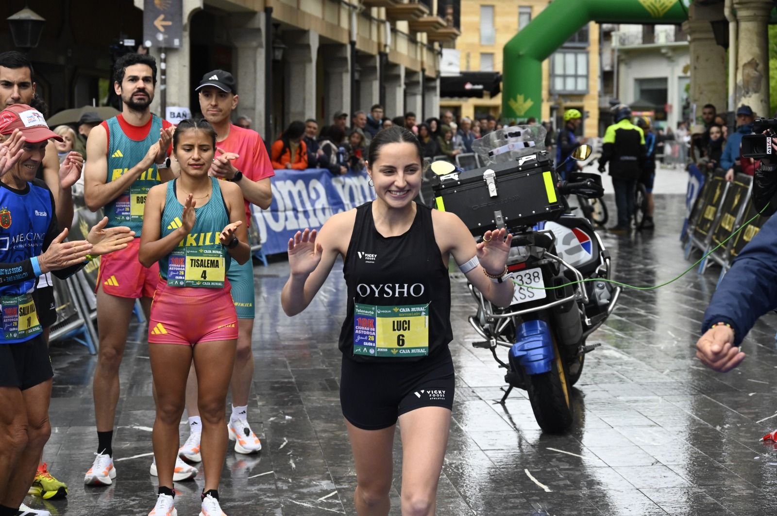 Los 10km de Astorga acogieron a  más de 1.000 corredores que llenaron la capital maragata. SAÚL ARÉN (25)