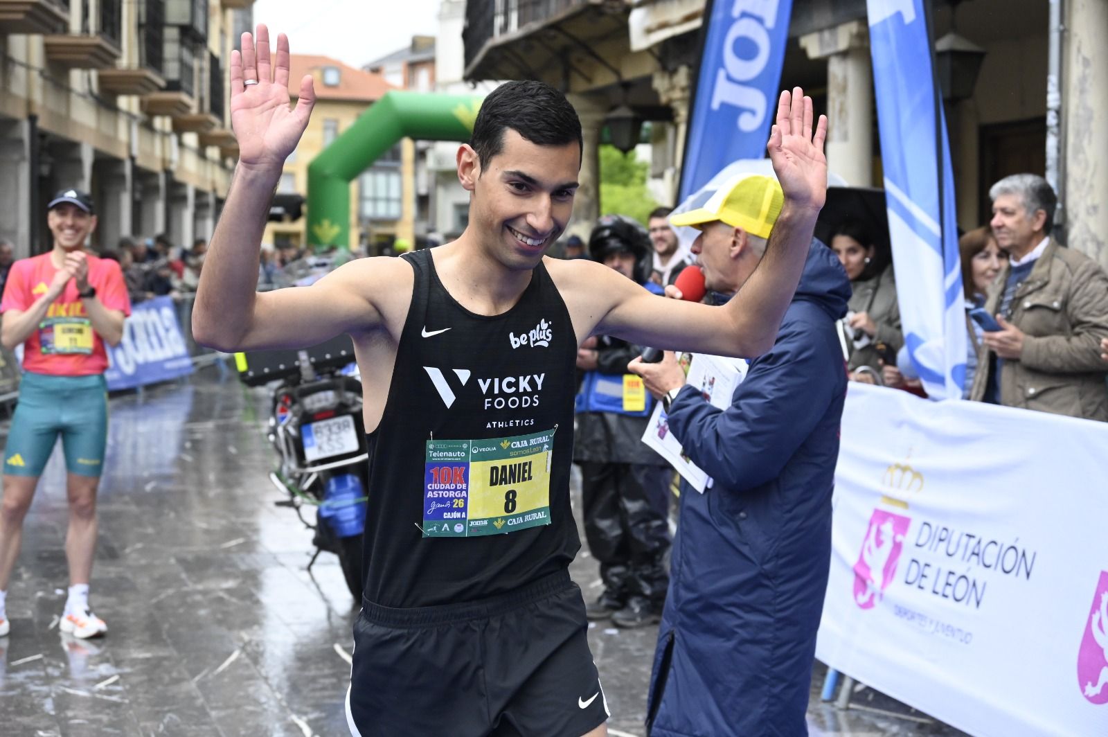 Los 10km de Astorga acogieron a  más de 1.000 corredores que llenaron la capital maragata. SAÚL ARÉN (28)
