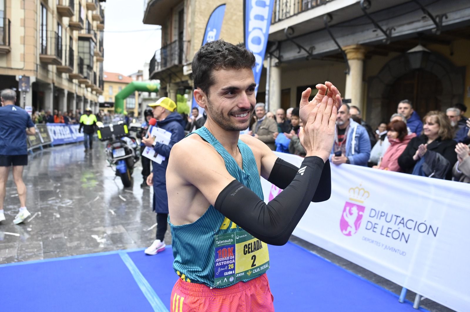 Los 10km de Astorga acogieron a  más de 1.000 corredores que llenaron la capital maragata. SAÚL ARÉN (32)