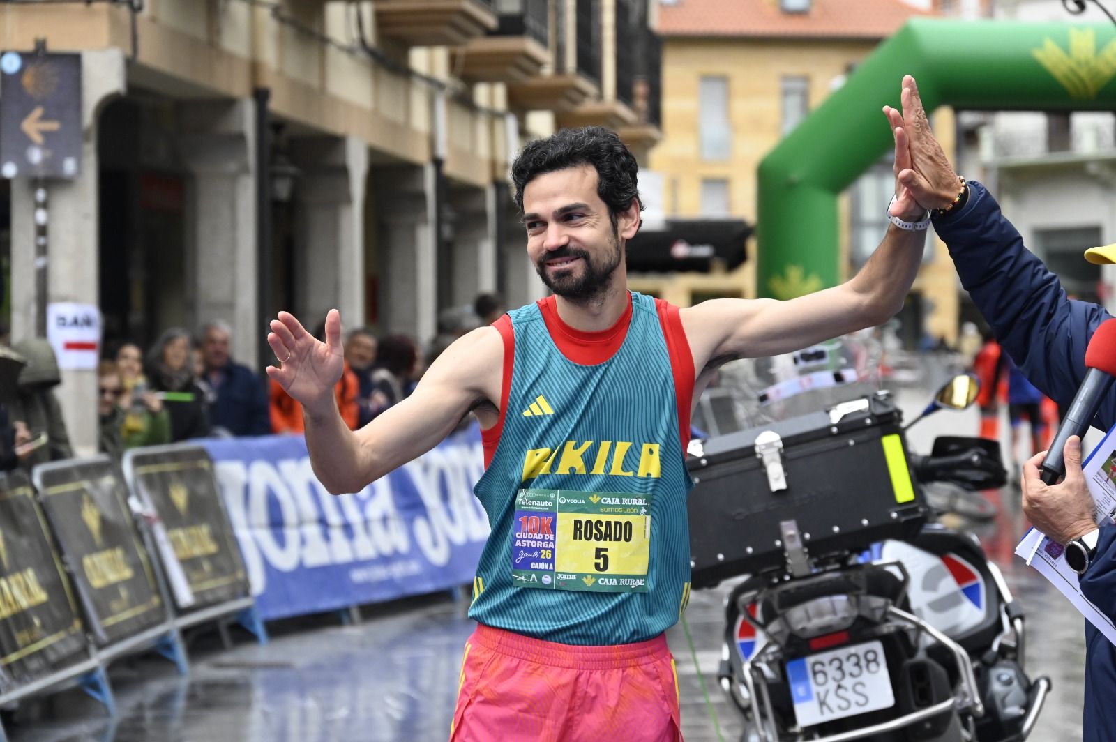 Los 10km de Astorga acogieron a  más de 1.000 corredores que llenaron la capital maragata. SAÚL ARÉN (34)