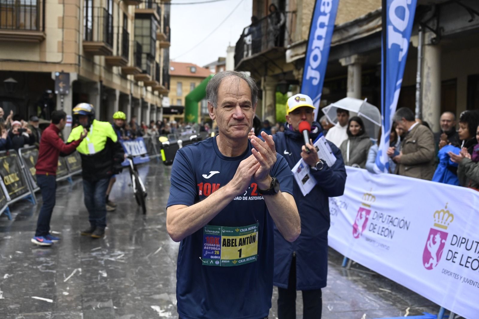 Los 10km de Astorga acogieron a  más de 1.000 corredores que llenaron la capital maragata. SAÚL ARÉN (39)