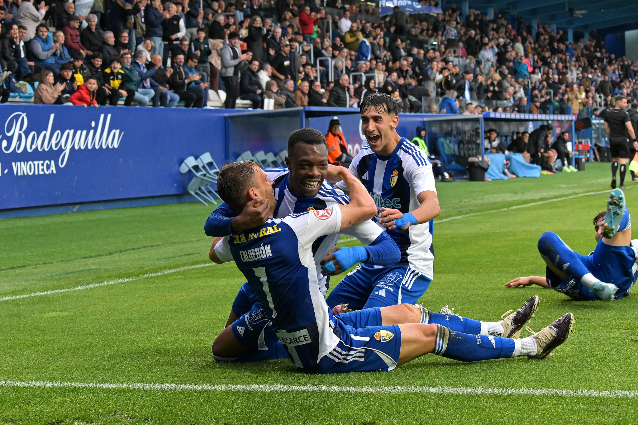 La Ponferradina está más cerca del ‘playoff’ tras la jornada 36. QUINITO
