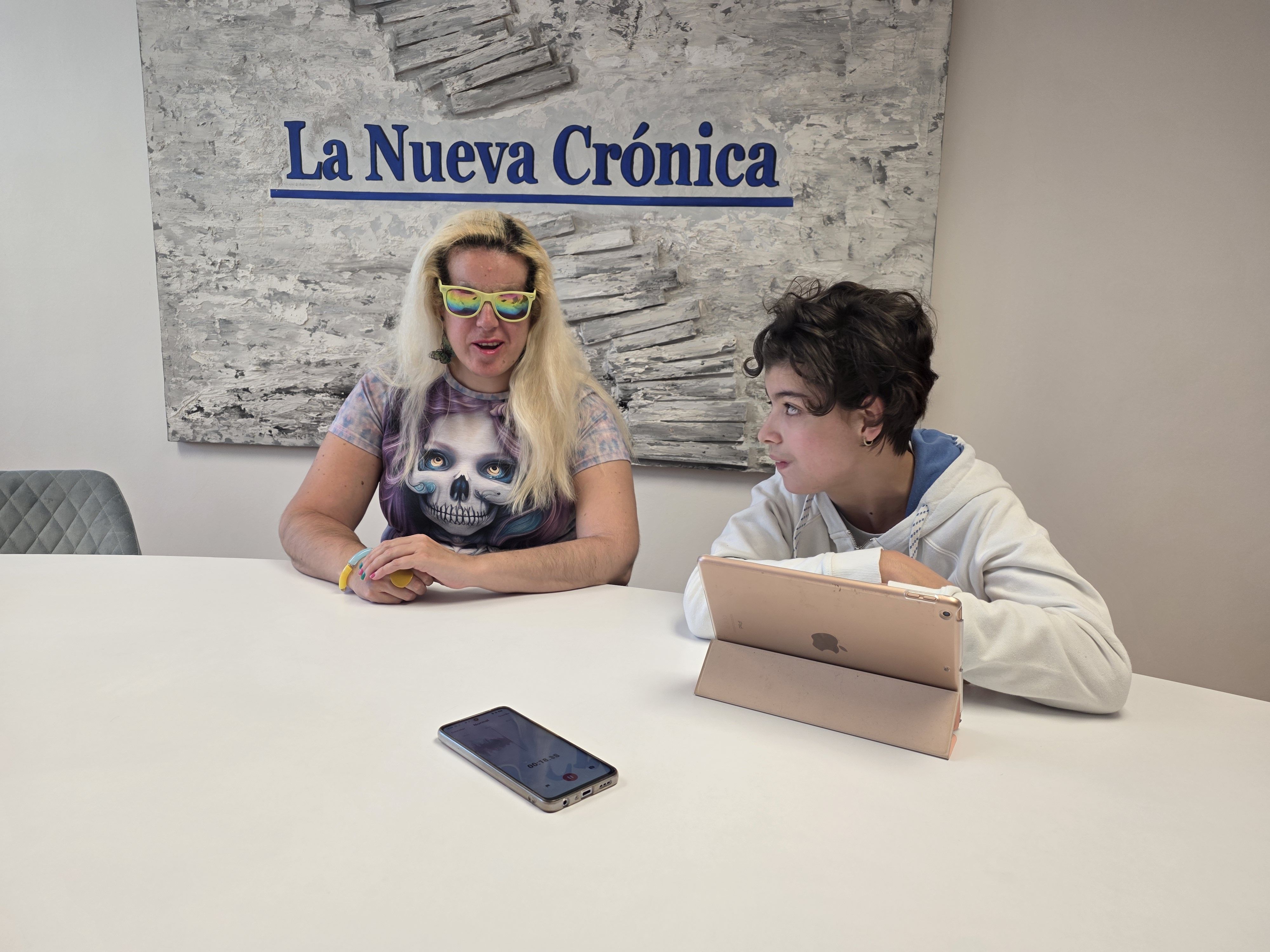 Un instante de la entrevista a Sara Braña. | SAÚL ARÉN