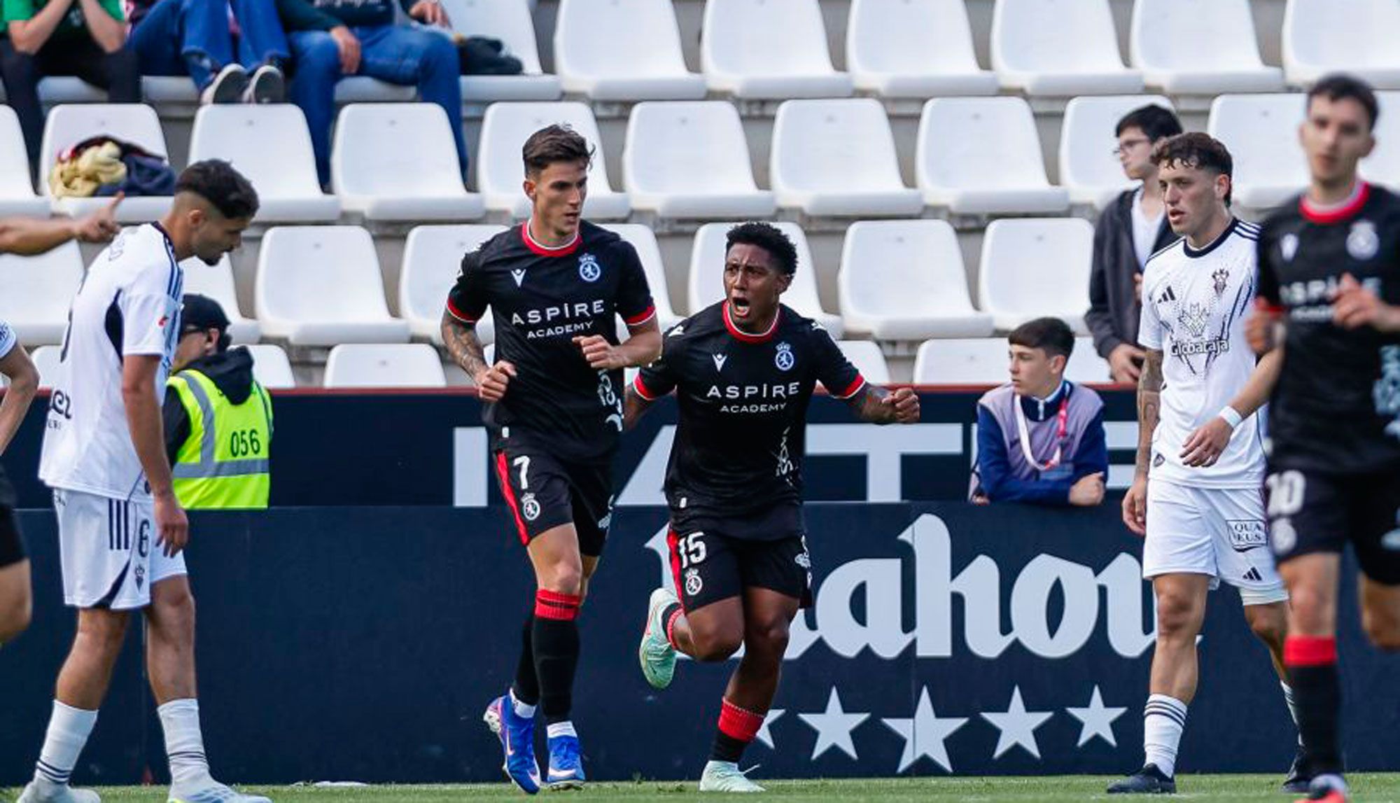 Lucas Ribeiro celebra el gol de la Cultural en Albacete. | LALIGA