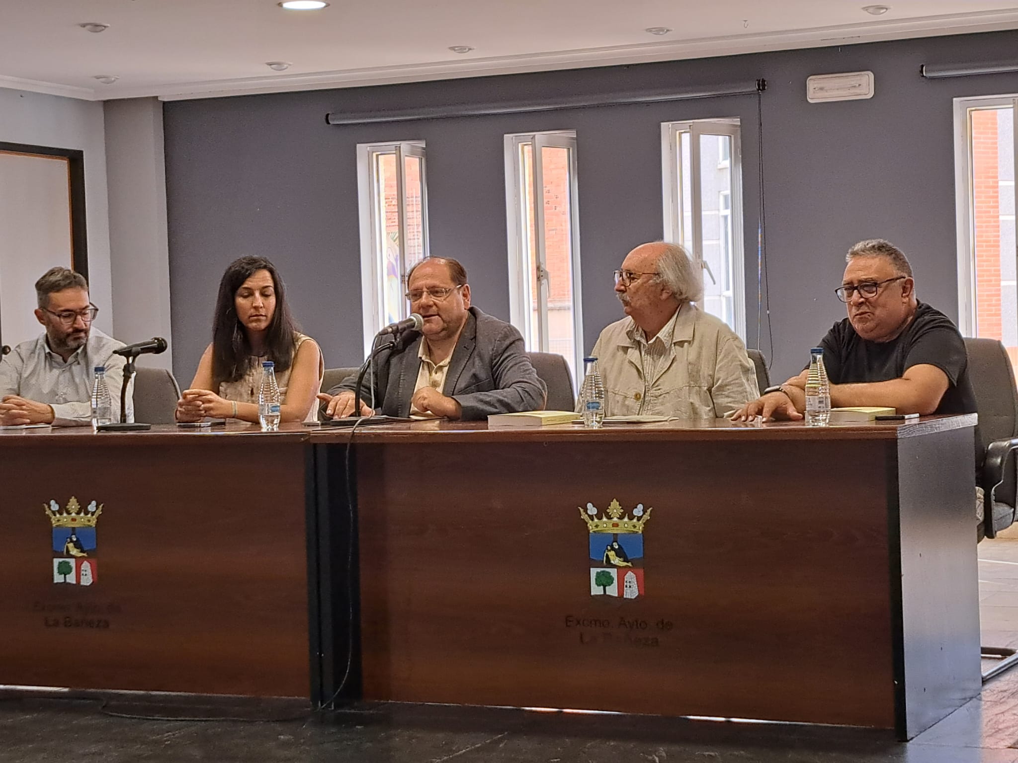 Presentación de los cursos en el Ayuntamiento de La Bañeza. | L.N.C.