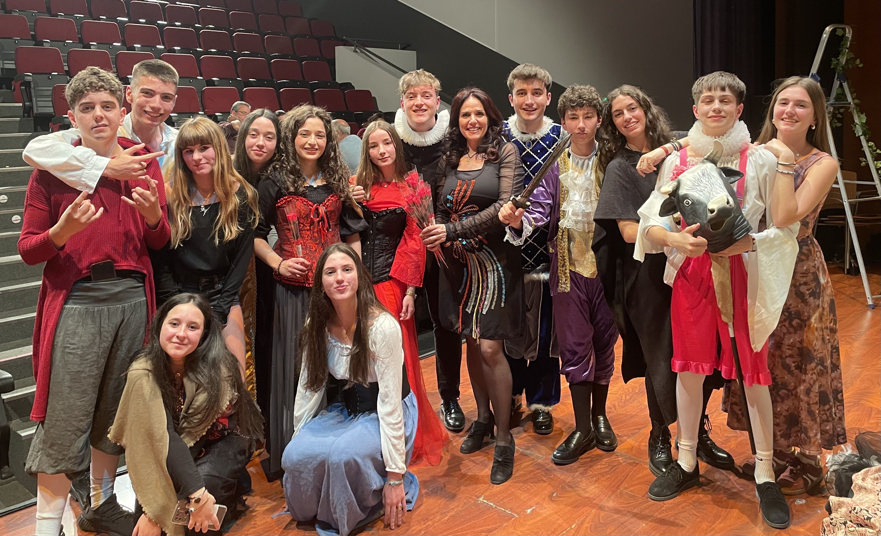 Alumnos de artes escénicas del IES Lancia en el festival este fin de semana. | L.N.C. Alumnos de artes escénicas del IES Lancia en el festival este fin de semana. | L.N.C.