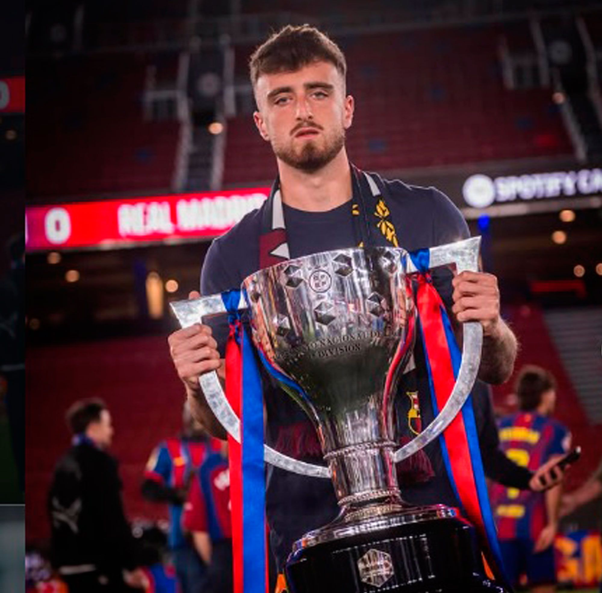 Eder Aller, en el Camp Nou con el título de liga. | EDER.ALLERR Eder Aller, en el Camp Nou con el título de liga. | EDER.ALLERR