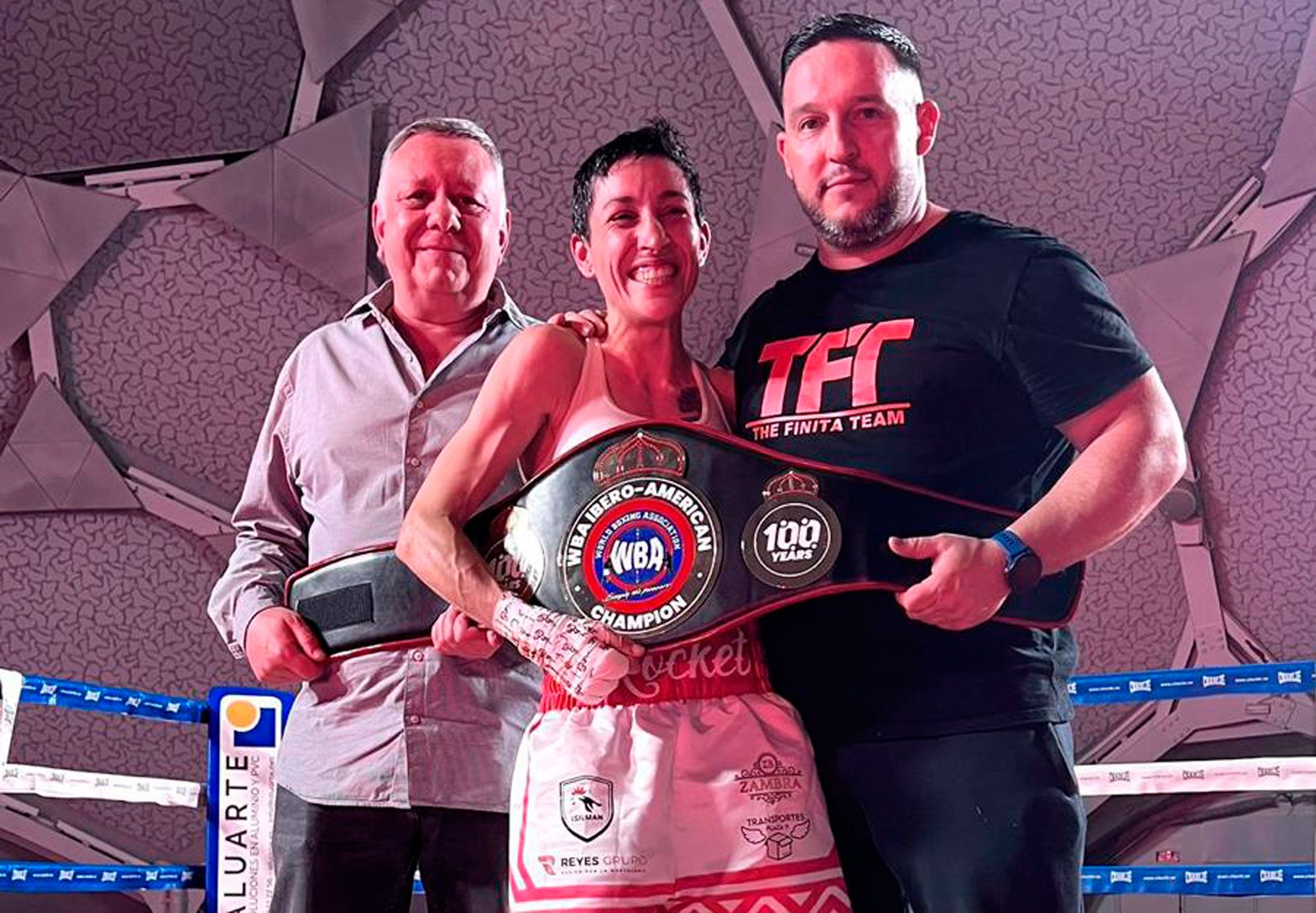 Kike Soria, a la izquierda, junto a la campeona Isabel Rivero y a su entrenador, Diego Uceta. Kike Soria, a la izquierda, junto a la campeona Isabel Rivero y a su entrenador, Diego Uceta.