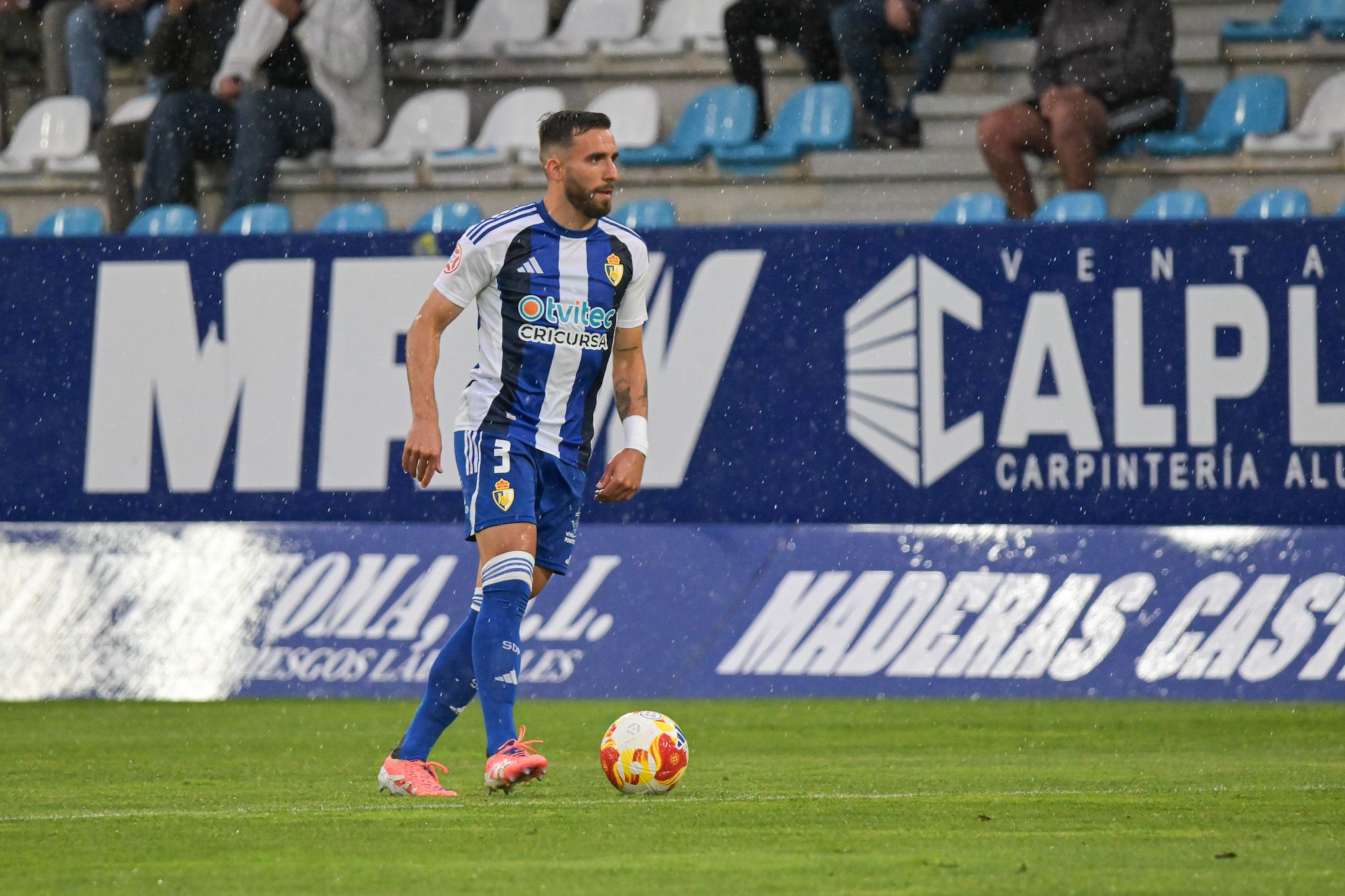 Nóvoa durante el último partido de la Ponferradina en El Toralín. QUINITO