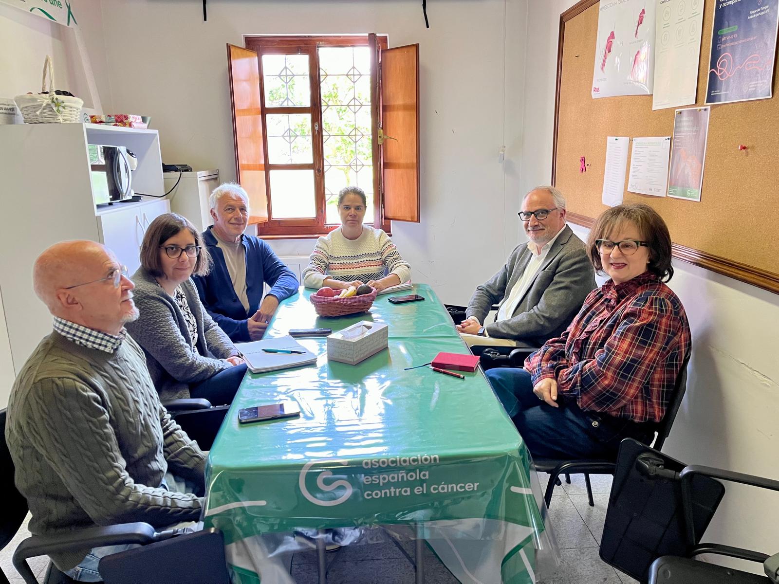 Reunión entre el Grupo Municipal Socialista de Ponferrada y la AECC. Reunión entre el Grupo Municipal Socialista de Ponferrada y la AECC.