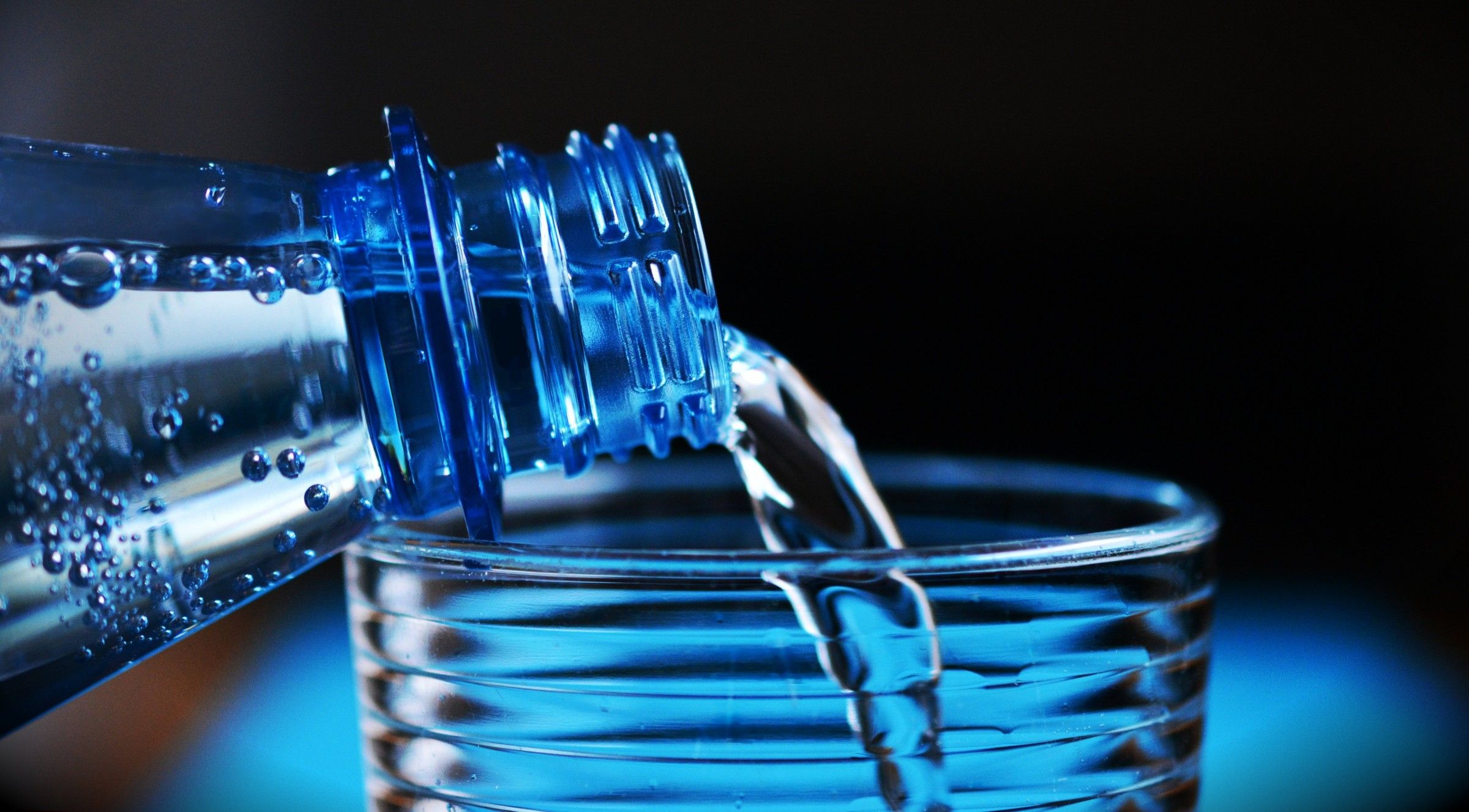 Las altas temperaturas hacen que el cuerpo pierda más líquidos y minerales, por lo que conviene beber agua de forma frecuente, incluso antes de tener sensación de sed. | L.N.C.