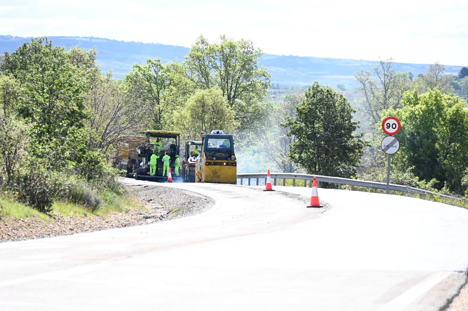 Trabajos para la rehabilitación del firme en la carretera de Santander. | SAÚL ARÉN