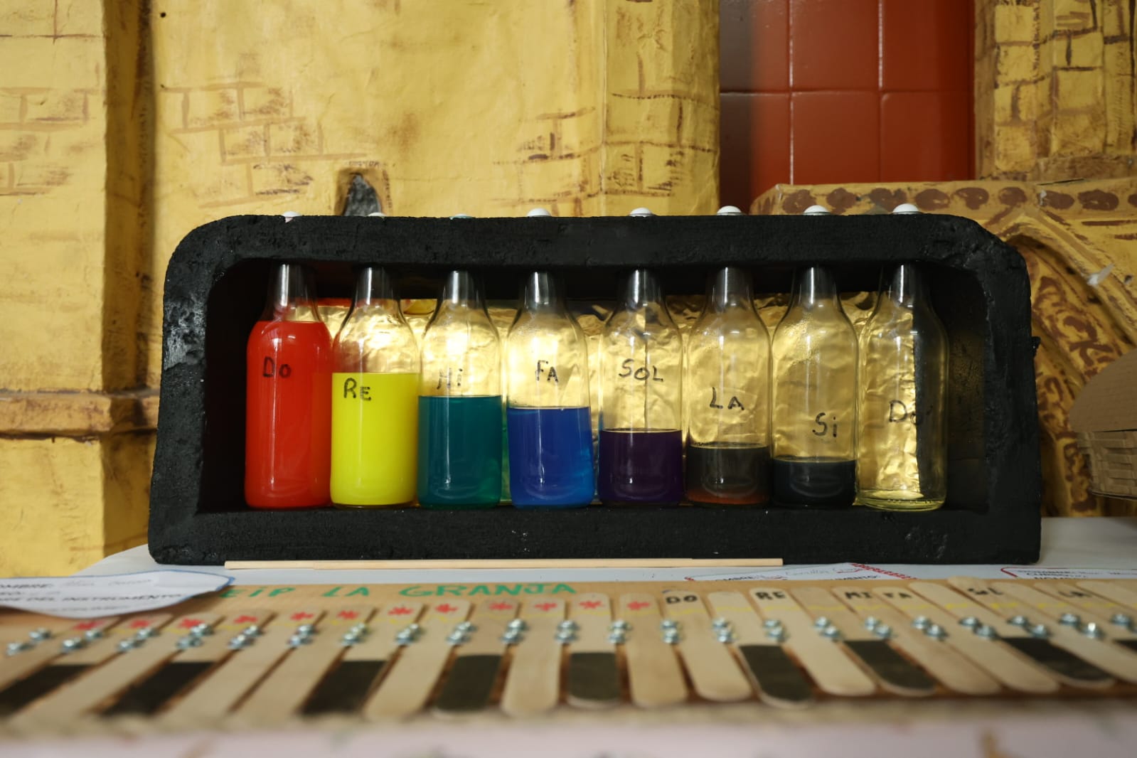 El CEIP La Granja convierte el reciclaje en música 