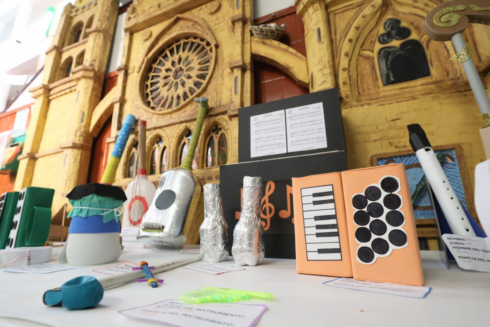 El CEIP La Granja convierte el reciclaje en música 