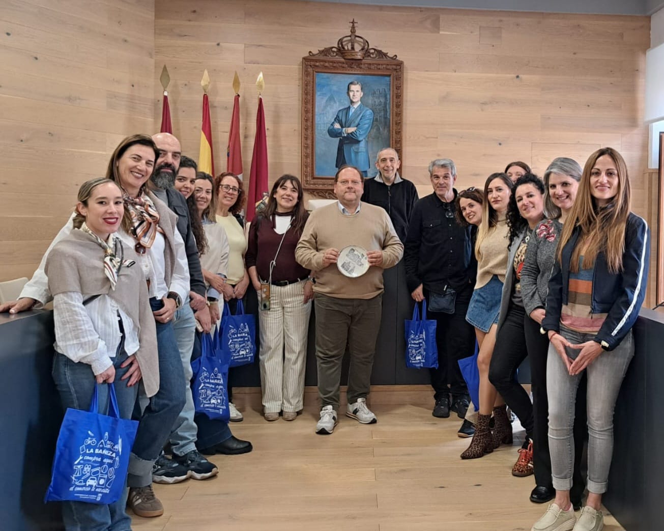 Recibimiento institucional a los docentes en el Ayuntamiento bañezano. | L.N.C.