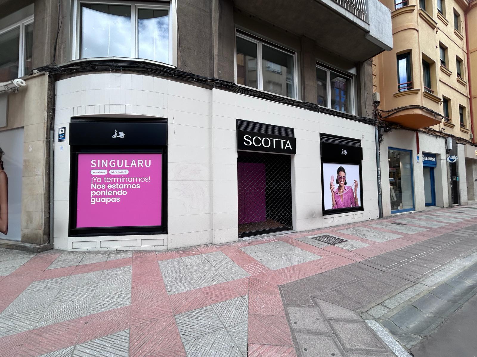 Fachada del local de la antigua tienda de moda Scotta en el centro de León, donde Singularu abrirá su nueva tienda de joyería Fachada del local de la antigua tienda de moda Scotta en el centro de León, donde Singularu abrirá su nueva tienda de joyería