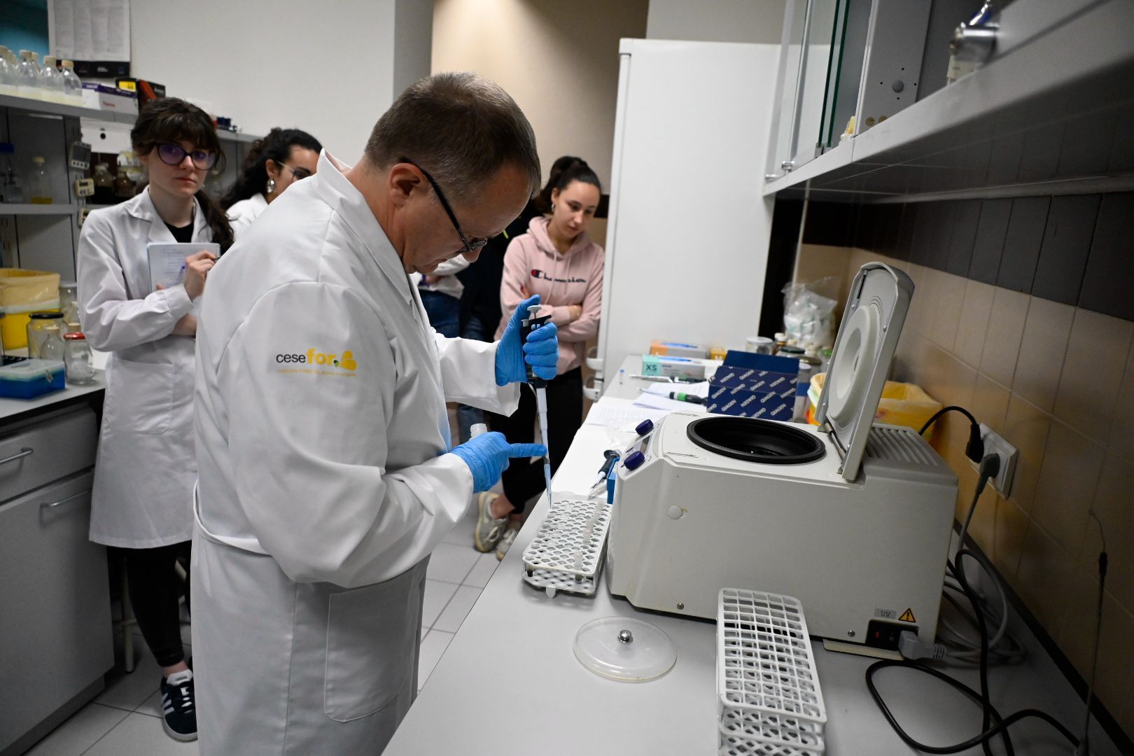 Imagen de archivo de trabajos que se desarrollan actualmente en el Inbiotec. | SAÚL ARÉN