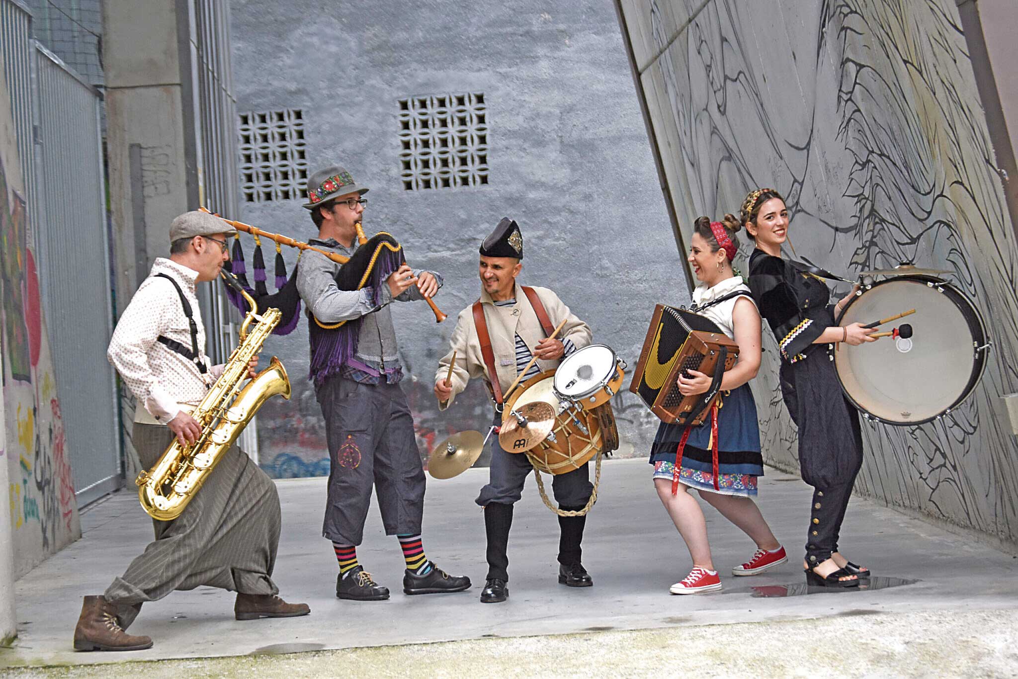 Muchos museos completan la oferta más tradicional, entrada gratuita y visitas guiadas, con actividades musicales, como ocurre con el entorno de Gaudí y también en la noche de los museos del Musac. | L.N.C.