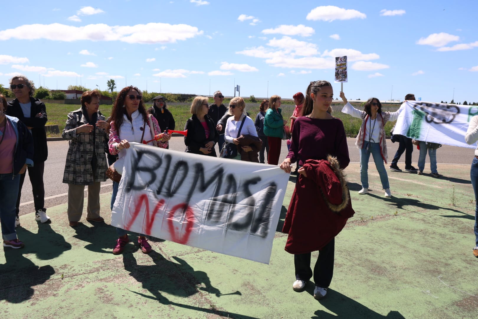 Los vecinos de La Lastra y Puente Castro protestan contra la planta de biomasa