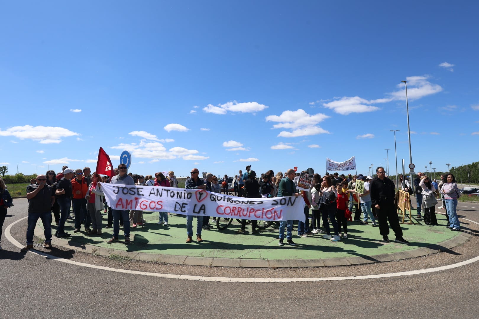 Los vecinos de La Lastra y Puente Castro protestan contra la planta de biomasa