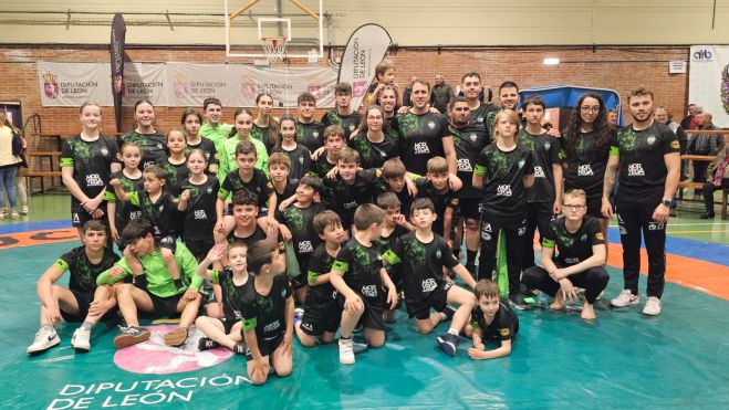 El equipo de San Guillermo de Cistierna celebra su clasificación para la final de la Liga por Equipos / LNC El equipo de San Guillermo de Cistierna celebra su clasificación para la final de la Liga por Equipos / LNC