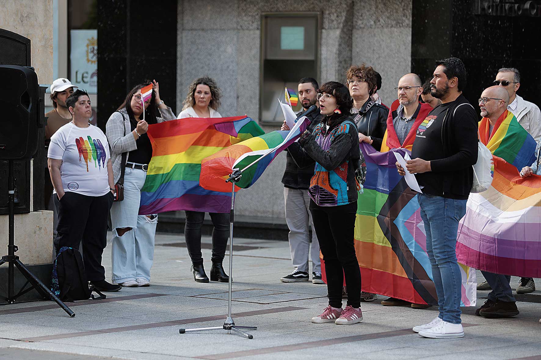 Convocada por Awen LGTBI+, la concentración contó con representantes del PSOE