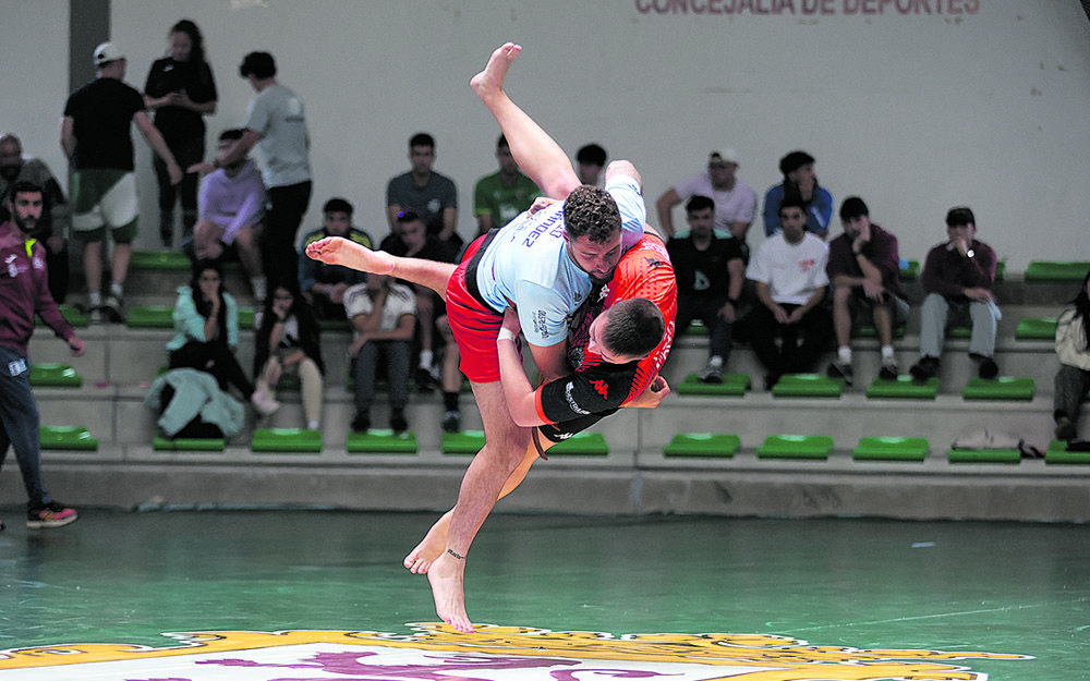 El potencial de Aluches Tierras de León en categoría senior masculina, en la foto David F. Pazo, resultó fundamental en la clara victoria ante Bernesga  FERNANDO OTERO