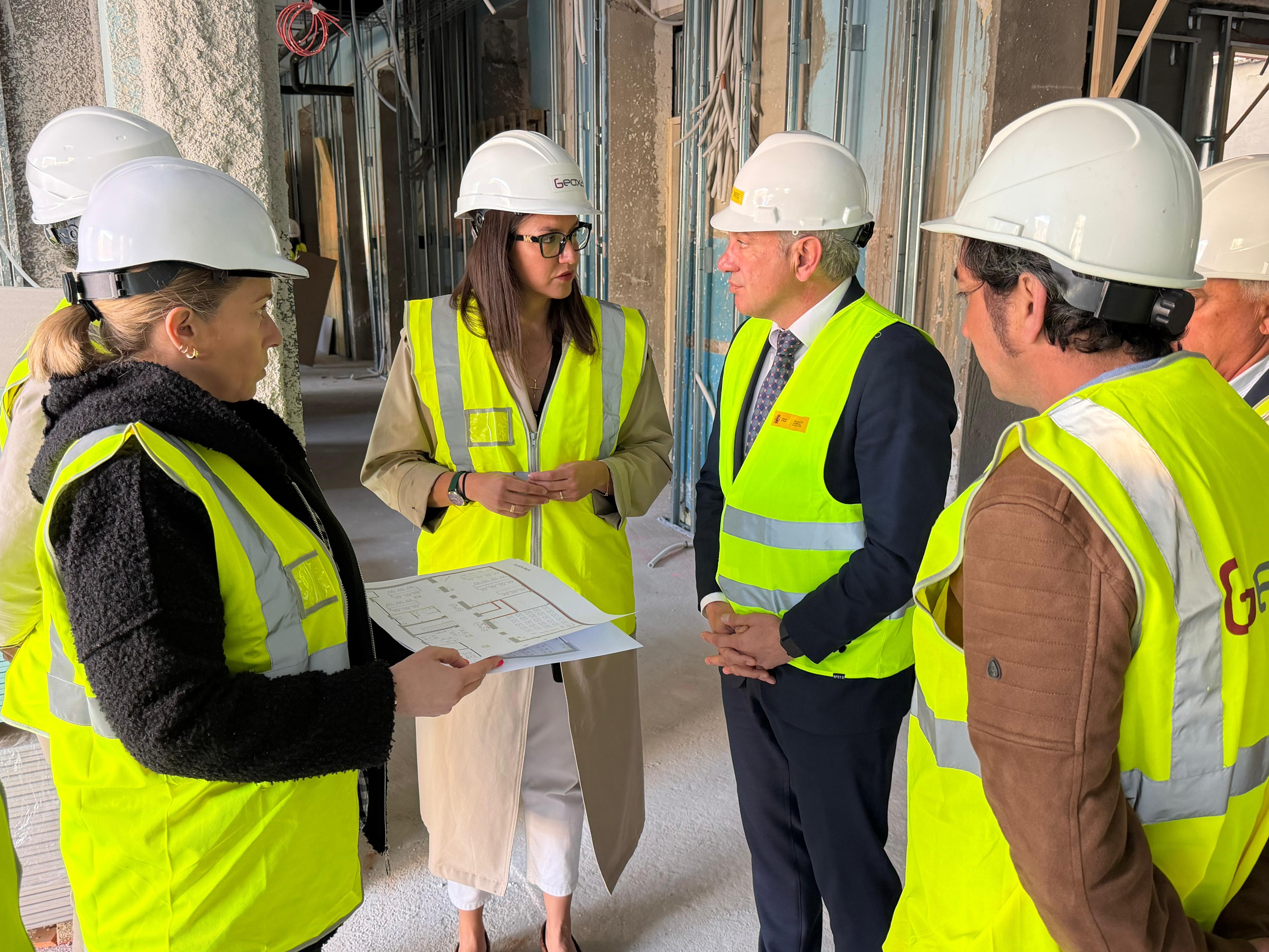 Visita de Nicanor Sen al centro de innovación que se está ultimando en Ponferrada. 