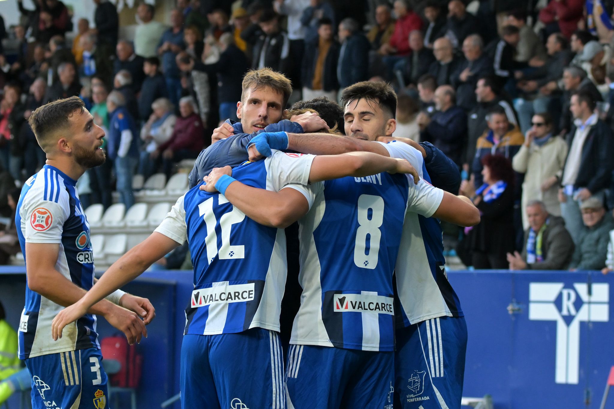 La Ponferradina no depende de sí misma para entrar en la promoción de ascenso, pero no todo está perdido. QUINITO La Ponferradina no depende de sí misma para entrar en la promoción de ascenso, pero no todo está perdido. QUINITO