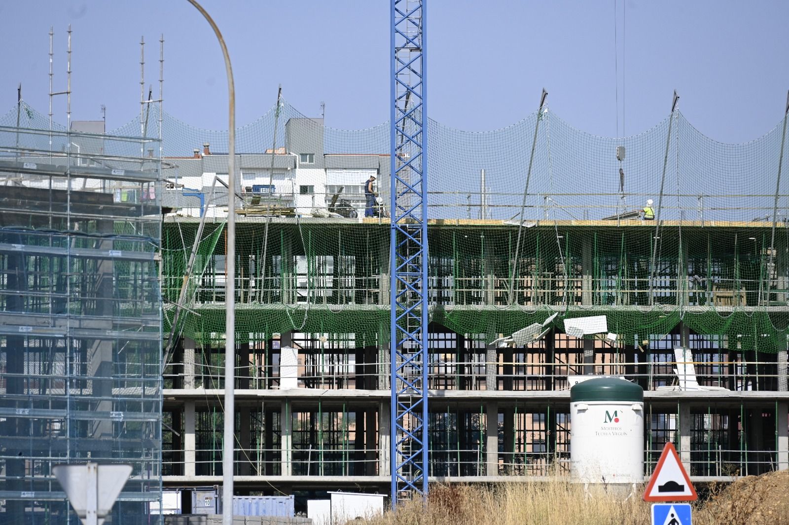 Edificio en obras en la ciudad de León en una imagen de archivo. | SAÚL ARÉN