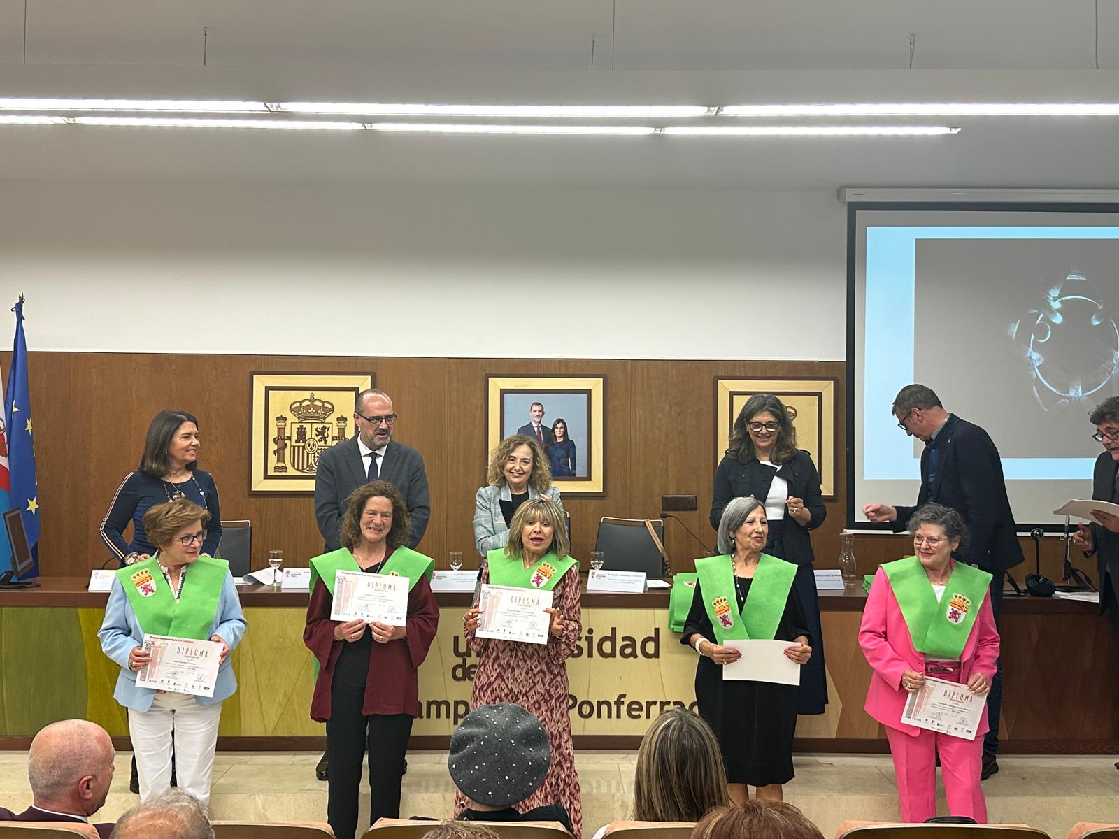 Unas de las graduadas del programa de la Universidad de la Experiencia en Ponferrada. 