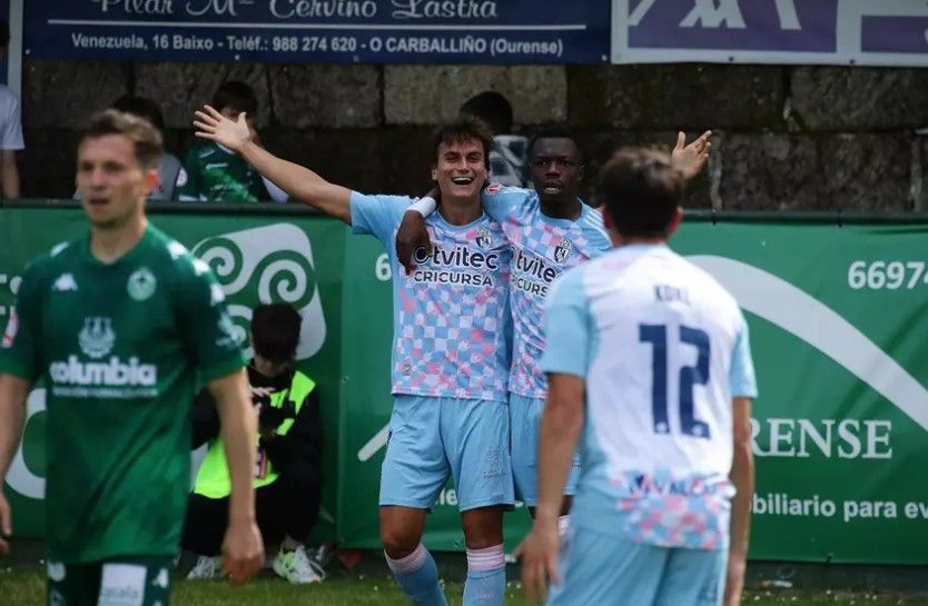 Slavy, Keita y Koke celebran el tanto del búlgaro a pase de Calderón ante el Arenteiro. MIGUEL ÁNGEL (LAREGIÓN)