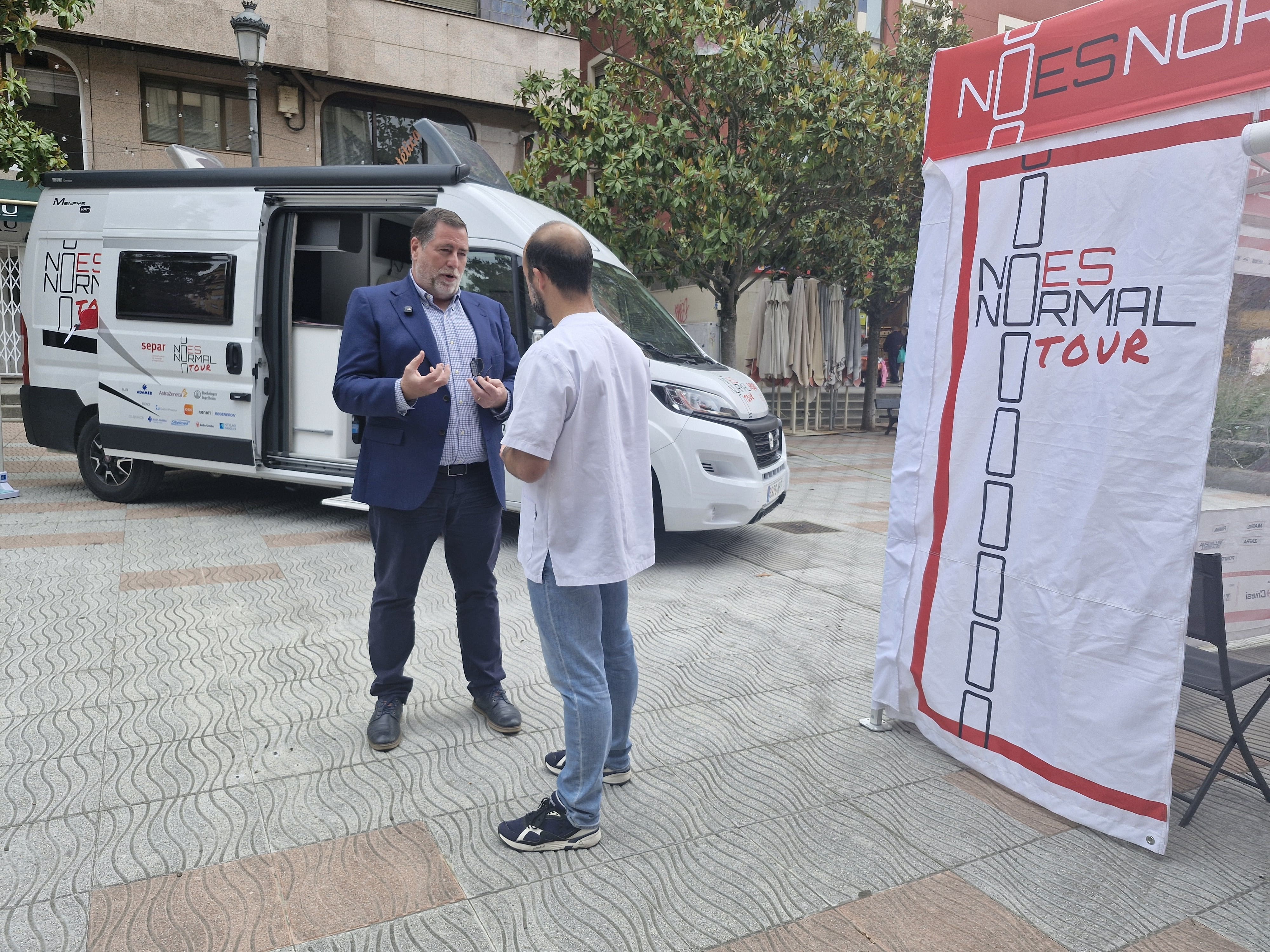 Ortiz de Saracho visita el camión de la Separ en Fernando Miranda.