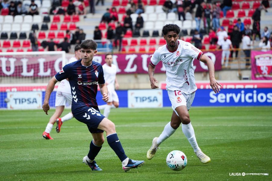 Homam disputó ante el Eibar su último partido con la Cultural y en el Reino de León. LALIGA