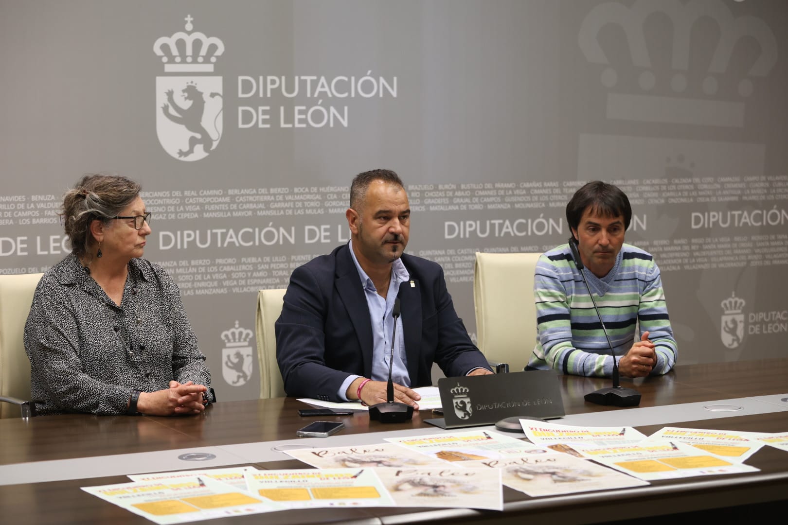 María Luisa Mérida, Emilio Martínez y Francisco Javier Lagartos en la presentación del XI Encuentro de Dulzaineros de León. | FERNANDO OTERO